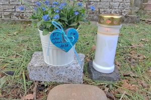 Kerze und Blümchen Kerze und Blümchen